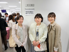 H300408_04_staff.jpg