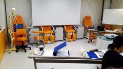 H300615_03_chair1.jpg